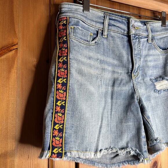 Pilcro Anthropologie Mid-Rise Slim Boyfriend Denim Shorts Women’s 27 Embroidered - Picture 5 of 10